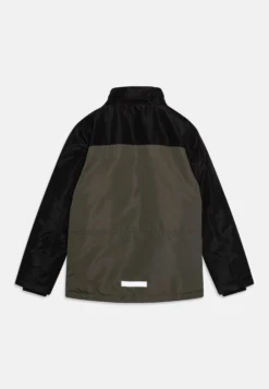 NAME IT Nkmmax Cool Tape - Winterjas - Beetle 6 NAME IT Nkmmax Cool Tape - Winterjas - Beetle -NAME IT Winkel 38f92a307fb44edb8d73d9fb67a42b37 scaled