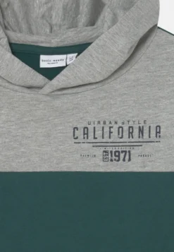 NAME IT Nkmvaricki - Sweater - Sea Moss 5 NAME IT Nkmvaricki - Sweater - Sea Moss -NAME IT Winkel 88b70b5df43c466aa77b7830a65f9bbb scaled