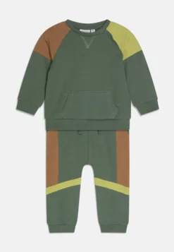 NAME IT Nbmbafio Unisex Set - Trainingsbroek - Laurel Wreath