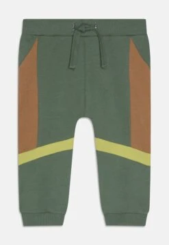 NAME IT Nbmbafio Unisex Set - Trainingsbroek - Laurel Wreath -NAME IT Winkel fa5de3b0859a4fae92098ec6ffaa76d2